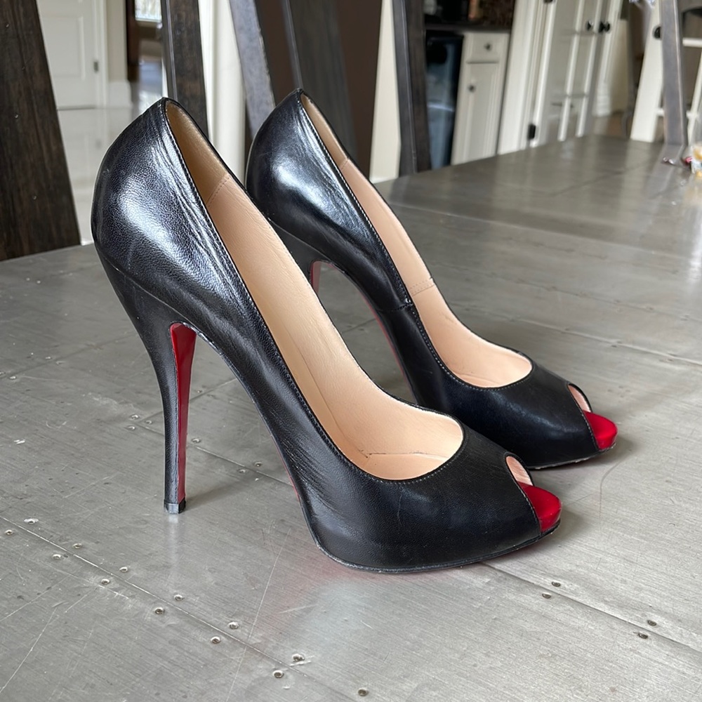 Christian louboutin Preowned black leather peep toe classic pump sz 38.5 120mm